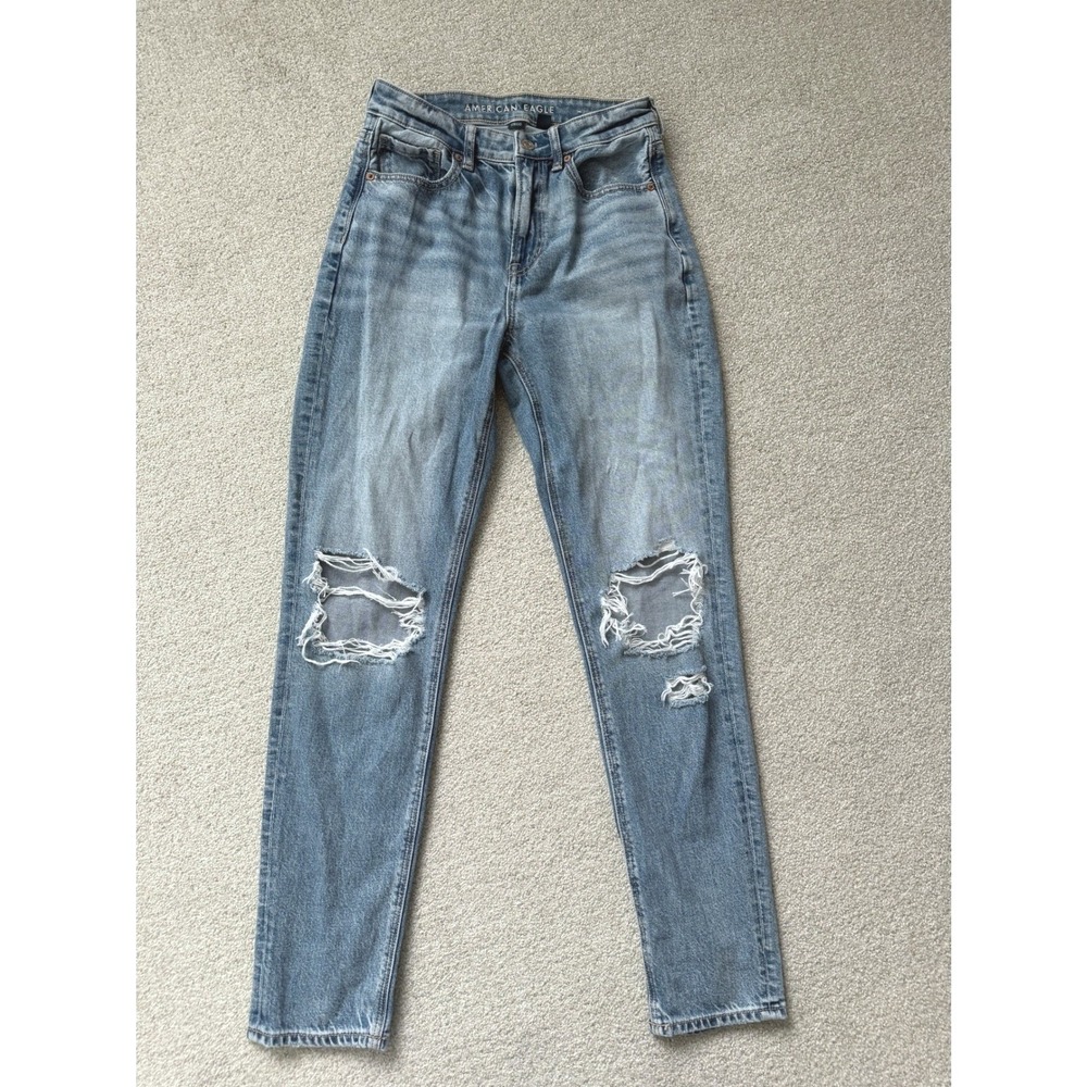 American Eagle Mom Jean Distressed High‎ Rise Medium Wash Denim Size 2 Long